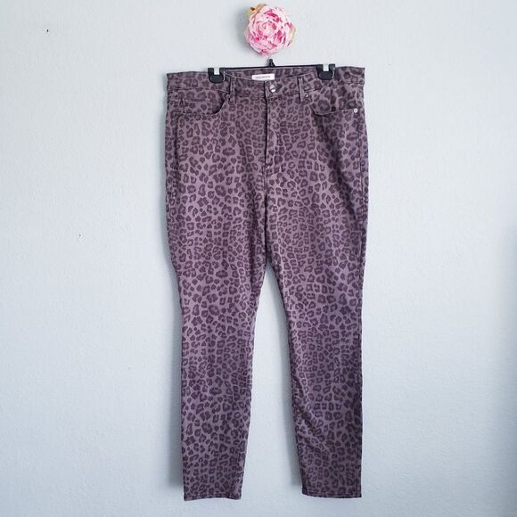 Good American Good Legs High Rise Jeans in Gray Leopard‎ - Picture 3 of 9